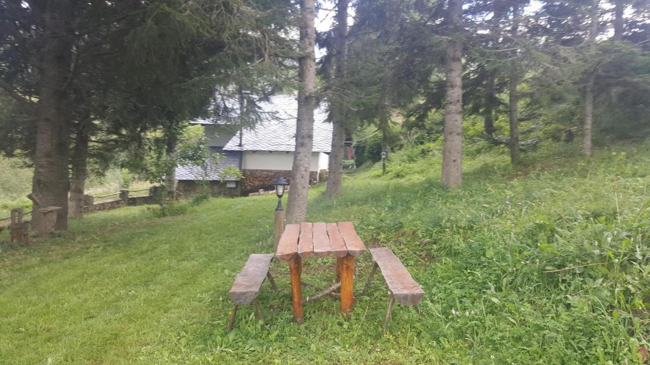 Can Serraima, Casa rural en ple Pirineu Neva Exterior foto